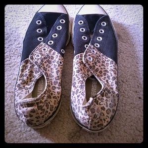 Leopard print Converse